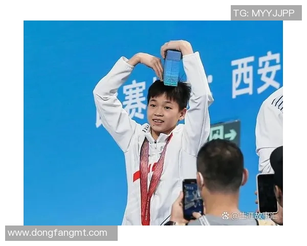 仿妆足球明星化身绿茵场新星激情踢球展现风采与魅力 仿妆足球明星化身绿茵场新星激情踢球展现风采与魅力