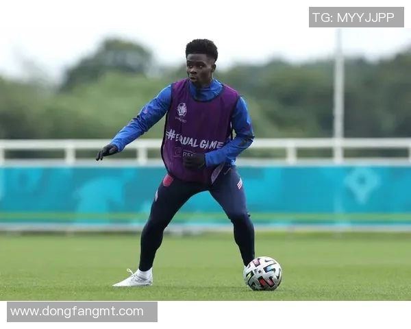 眼神斜视的足球明星如何在赛场上逆风翻盘成就传奇人生 眼神斜视的足球明星如何在赛场上逆风翻盘成就传奇人生